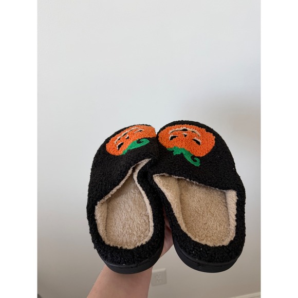 Women's Jack-O'-Lantern Halloween Slippers – Black & Orange – Size 40–41 – NWOT - Picture 2 of 4